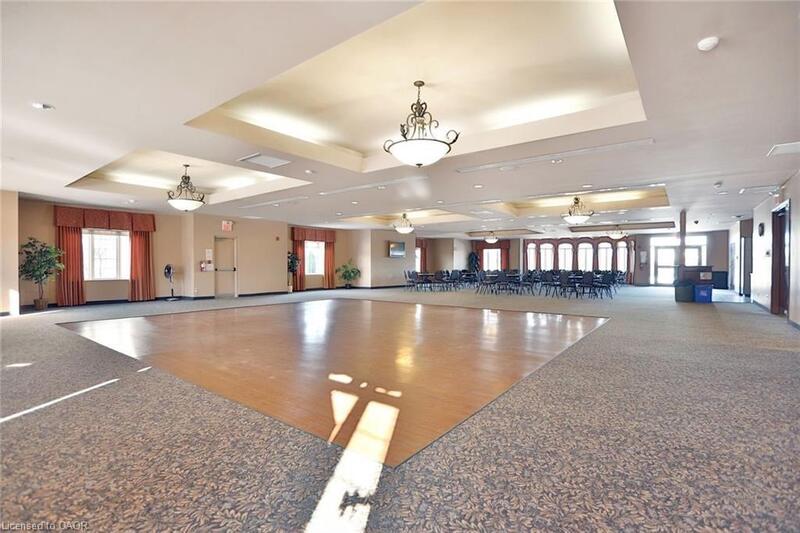 ATTATCHED BUNGALOW IN QUIET HAMILTON ADULT COMMUNITY!